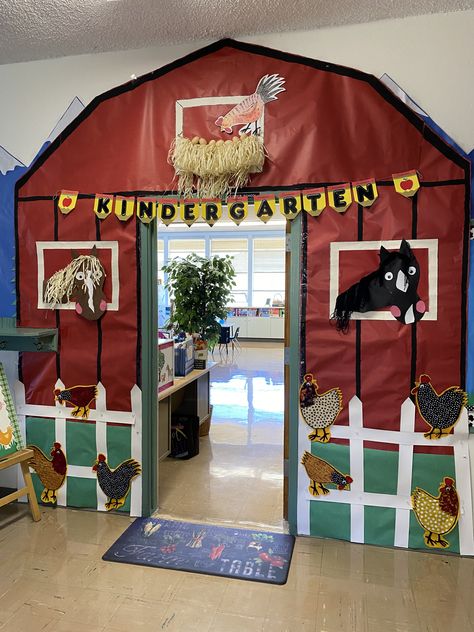 Barnyard Decorations Farm Theme, Barnyard Theme Classroom, Farm Classroom Transformation, Farm Animal Classroom Theme, Classroom Farm Theme, Farm Classroom Decorations, Barnyard Classroom, Farm Classroom Theme Decor, Farm Theme Classroom