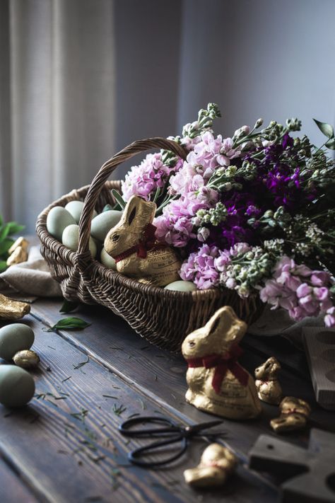 Wallpaper Easter, Diy Osterschmuck, Easter Photography, Easter Photoshoot, Rustic Easter, Ideas For Easter Decorations, Holiday Wall Decor, Easter Photos, Easter Basket Diy