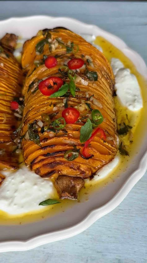 Hasselback Squash, Butternut Squash Recipes, Food Box, Photography Styling, Vegetarian Meals, Squash Recipes, Vegetarian Dinner, Menu Ideas, Veggie Dishes