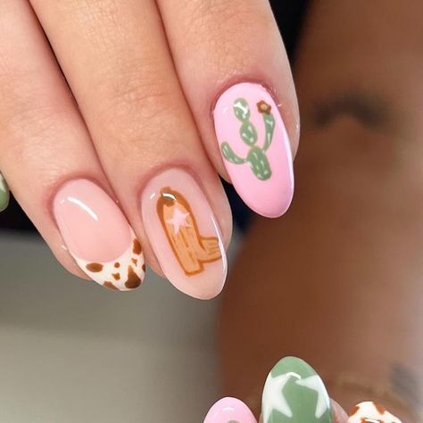 Cow Girl Nails Acrylic, Nail Ideas Designs Simple, Cute Cowgirl Nails, Cowgirl Acrylic Nails, Yeehaw Nails, Nails With Cactus, Short Almond Nude Nails, Cowboy Hat Nails, Pink Cowgirl Nails