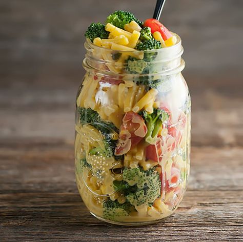 Lunchables Diy, Mason Jar Lunches, Jar Lunches, Mason Jar Meal Prep, Mason Jar Lunch, Natural Food Dye, Jar Meals, Mason Jar Salad Recipes, Mason Jar Salad