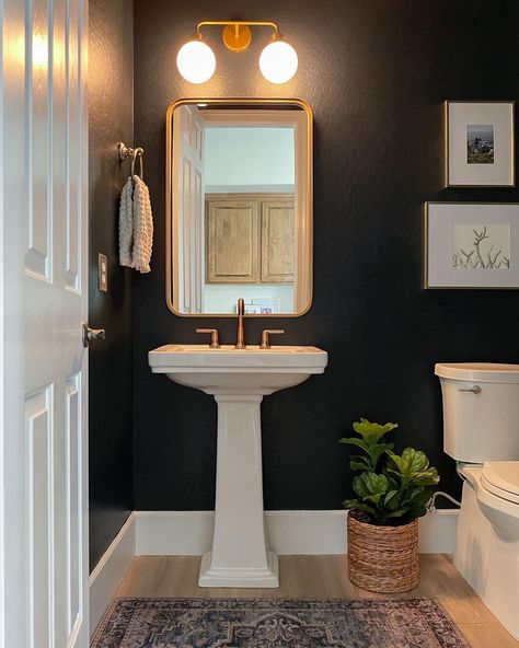 Modern, dark navy blue & brass bathroom. Dark + moody bathroom design. Inkwell paint color by Sherwin Williams Bathroom Ideas Pedestal Sink, Black Powder Room, Powder Room Paint, Bathroom Dark, Pedestal Sink Bathroom, Moody Bathroom, Dark Bathroom Ideas, Half Bathroom Decor, Black And Gold Bathroom