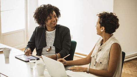 Technology Coaching Techniques for Working With Teachers | Edutopia Faculty Meetings, Team Teaching, Social Exclusion, Coaching Techniques, Coaching Teachers, Instructional Technology, Instructional Coaching, Learning Technology, School Leader