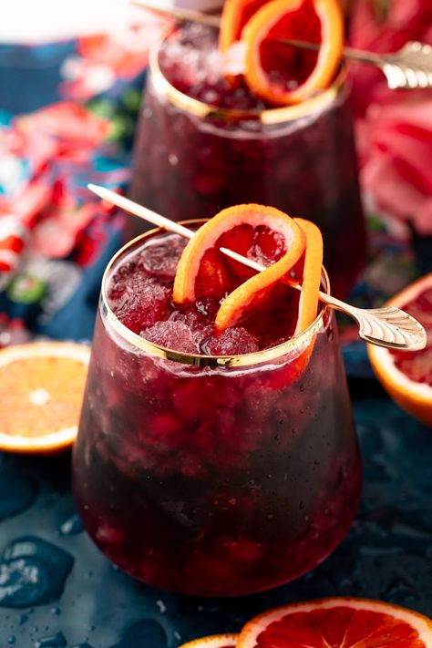 With absolutely minimal ingredients this Red Wine Spritzers comes together in minutes. Flavorful, simple and absolutely refreshing. Sprite Cocktails, Red Wine Spritzer, Spritzer Drink, Wine Spritzer Recipe, No Bake Key Lime Pie, Red Wine Cocktails, No Bake Key Lime, Easy Bbq Sauce, Red Wine Sangria