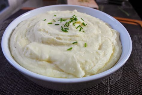 Food Wishes Video Recipes: Ultimate Mashed Potatoes - Not Your Every Day Recipe Ultimate Mashed Potatoes Recipe, Ultimate Mashed Potatoes, Basic Mashed Potatoes, Thanksgiving Gravy, Buttery Mashed Potatoes, Perfect Mashed Potatoes, Homemade Mashed Potatoes, Best Mashed Potatoes, Food Wishes