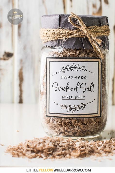 Smoked Salt, Flavored Salts, No Salt Recipes, Homemade Spices, Homemade Seasonings, Smoked Food Recipes, Host Gifts, Fire Roasted, Jar Gifts