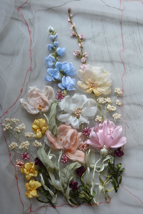 Embroidery On Tulle, Making Fabric Flowers, Fashion Crafts, Couture Embroidery, Tulle Flowers, Hand Work Embroidery, Fabric Embroidery, Ribbon Work, Silk Ribbon Embroidery