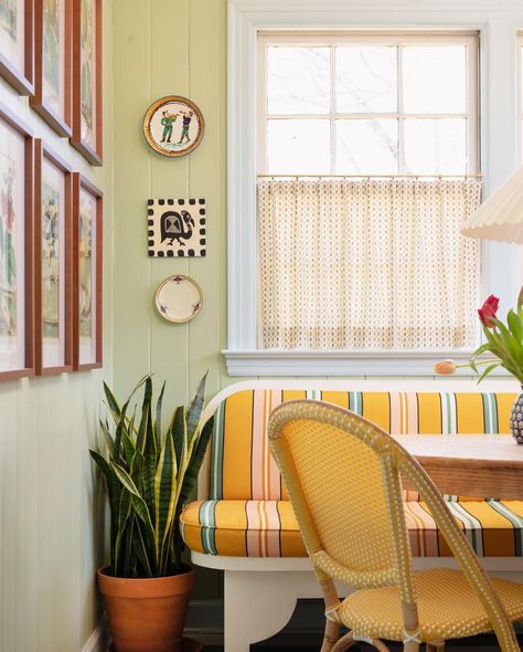 Meta Coleman sur Instagram : For this breakfast nook that I designed for @hannahacarpenter and @hthcrpntr we wanted the space to feel light and airy, but also bring in… Meta Coleman, Base Molding, Kitchen Green, House Bedrooms, The Tongue, Citrus Fruits, Tongue And Groove, Apartment Inspiration, Breakfast Nook