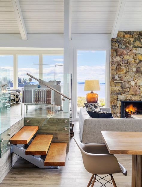 Mid-century modern beach house retreat on Pender Island designed by Johnson + McLeod Design Consultants Modern Beach House Design, Pender Island, Beach Style Living Room, Sunken Living Room, House Decor Modern, Mid Century Living, Tropical Home Decor, Coastal Living Rooms, Casa Container