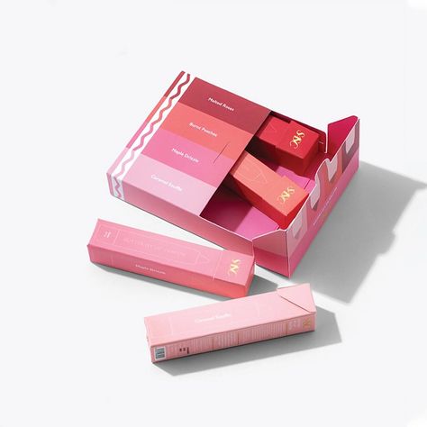 Lipstick Boxes | Custom Packaging Lane Lipstick Set Packaging, Lipstick Box Packaging Design, Lipstick Box Design, Lipstick Packaging Design Ideas, Lip Gloss Box Packaging, Lipstick Packaging Ideas, Lipstick Packaging Design, Lipstick Box Packaging, Blush Packaging