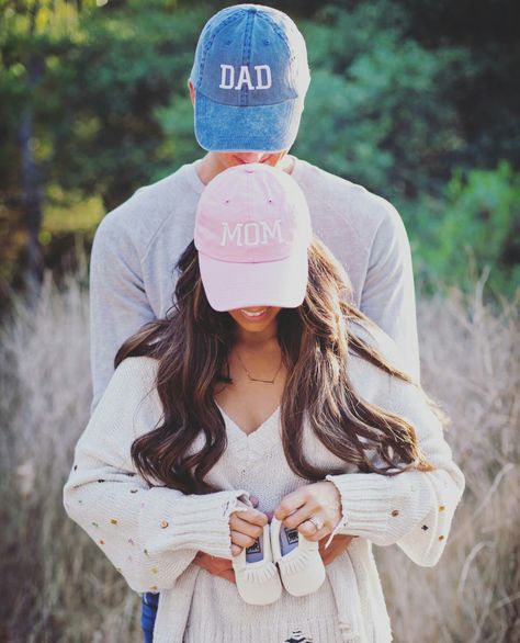 Pregnancy Announcement Photo Ideas, Announcement Photo Ideas, Pregnancy Announcement Pictures, Baby Bump Photoshoot, Pregnancy Announcement Photoshoot, Baby Announcement Photoshoot, Maternity Photography Poses Couple, Pregnancy Photos Couples