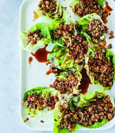 Chrissy Teigen Recipes, Salat Wraps, Chicken Lettuce Cups, Lettuce Wraps Healthy, Lettuce Cups, Chicken Lettuce Wraps, Chrissy Teigen, Lettuce Wraps, Kourtney Kardashian