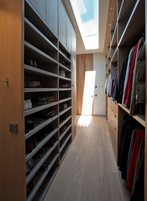 Narrow walk-in closet with skylight Walk In Wardrobe Behind Bed, Small Walk In Closet Design, Wardrobe Behind Bed, Walk In Closet Layout, Closet Behind Bed, Cama Closet, Small Closet Design, Bed Closet, Walk Through Closet