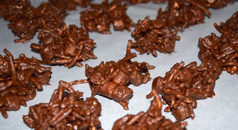 Rocky Road Haystacks Chinese Noodle Cookies, Peanut Butter Haystacks Recipe, Healthy Chocolate Treats, Chocolate Haystacks, Haystacks Recipe, Chocolate Clusters, Peanut Butter Desserts, Butterscotch Chips, Peanut Butter Fudge