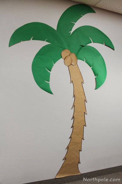 Step 2 Paper Palm Tree, Palm Tree Crafts, Decoration Creche, Tree Props, Jungle Theme Classroom, Deco Jungle, Tafel Decor, Deco Nature, Hawaiian Theme