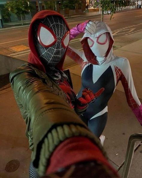 30+ Awesome TV and Movie Character Halloween Costumes Your Friends Will Love | HubPages Movie Character Halloween Costumes, Spiderman Halloween Costume, Wojskowy Humor, Movie Character Halloween, Art Spiderman, Character Halloween Costumes, Image Spiderman, Spiderman Costume, Karakter Marvel