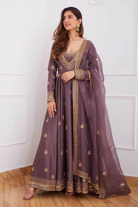 Grand Anarkali Dress, Purple Pakistani Suit, Jigar Mali, Purple Anarkali, Chanderi Anarkali, Silk Anarkali Suits, Designer Anarkali Dresses, Desi Outfits, Lehenga Designs Simple