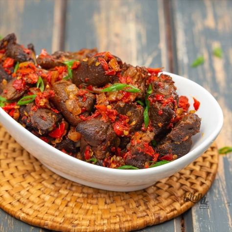 ASUN (peppered roast goat)  This peppered goat is unbelievably tender, flavorful with the right amount of heat to knock your socks off😅… Eat With Me, African Recipes Nigerian Food, Nigerian Recipes, Meat Seasoning, Goat Meat, Nigerian Food, Chops Recipe, Beef Stew Recipe, Chicken Stew