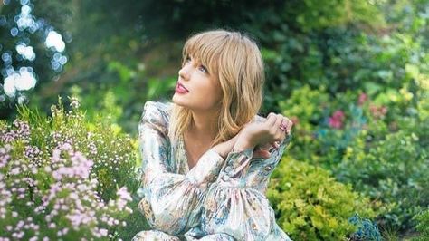 Taylor Swift Laptop Wallpaper Hd, Taylor Swift Photoshoot, New Pfp, Lover Era, Carly Rae Jepsen, Blonde Waves, My Lover, Taylor Swift Cute, Swift Photo