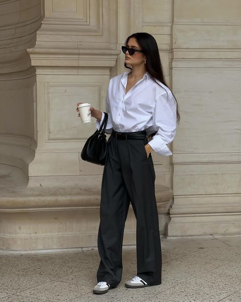 White shirt + black trousers 🖤🤍 So many ways to style this classic combo! Thank you @gavanndi for the style inspiration! ✨ SAVE THIS for your next outfit. workwear, office style, fashion inspiration, outfit ideas, classic style #workwear #officestyle #fashioninspiration #outfitideas #classicstyle Outfit Ideas Classic, Stylish Business Outfits, Inspiration Outfit Ideas, Fashion Trend Forecast, Business Photoshoot, Trouser Outfit, Smart Outfit, Transition Outfits, Next Clothes