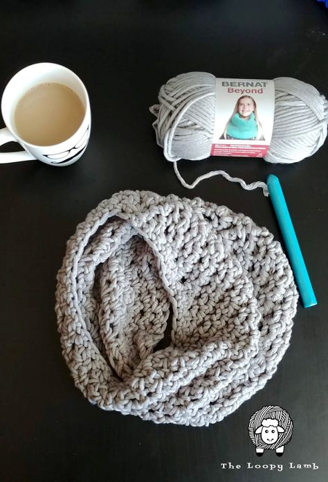 Super Quick Chunky Cowl Crochet Pattern - The Loopy Lamb Messy Bun Hat Pattern, Cowl Crochet Pattern, Crochet Cowl Free Pattern, Chunky Cowls, Cowl Crochet, Crochet Neck Warmer, Crochet Cowl Pattern, Diy Scarf, Basic Crochet Stitches