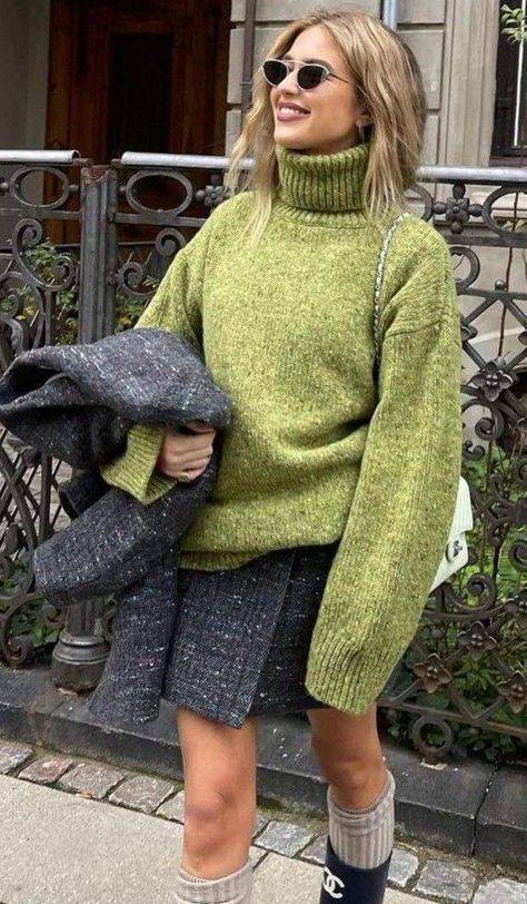 Turtleneck Outfit Ideas, Chunky Sweater Outfit, Green Sweater Outfit, Turtleneck Sweater Outfit, Knit Sweater Outfit, Chunky Turtleneck Sweater, Sweater Outfits Fall, Turtleneck Outfit, Green Knit Sweater