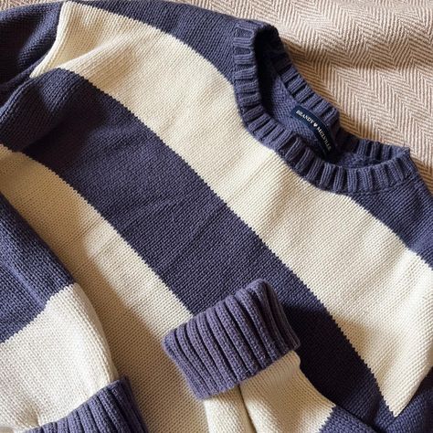 Brandy Melville Blue And White Sweater, Brandi Melville Aesthetic, Brandy Melville Jumper, Brandy Melville Striped Sweater, Brandi Melville, Brandy Sweater, Blue And White Striped Sweater, Blue And White Sweater, Striped Sweater Outfit