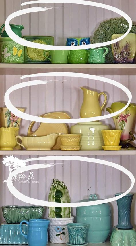 Fiesta Dishes Display, How To Display Pottery Collection, Vintage Dish Display, Vintage Dishes Display, Dish Display Ideas, Vintage Pottery Display, Antique Dishes Display, Dinnerware Display, Glassware Display