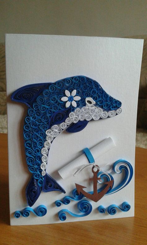 Card with dolphin Quilling Dolphin, Dolphin Crafts, Diy Dolphin, Dolphin Craft, Quilling Patterns Tutorials, Templat Kotak, Quilling Animals, Paper Quilling For Beginners, Paper Mosaic