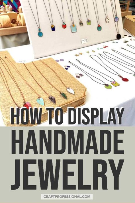 How to display handmade jewelry at craft fairs. Lots of tabletop jewelry display photos. Displaying Jewelry For Sale Booth Ideas, Earring Craft Fair Display, Craft Fair Bracelet Display Ideas, Craft Show Earring Display Ideas, Jewelry Booth Display Ideas, Jewelry Booth Display, Craft Fair Display Table, Jewelry Vendor Display, Booth Display Ideas