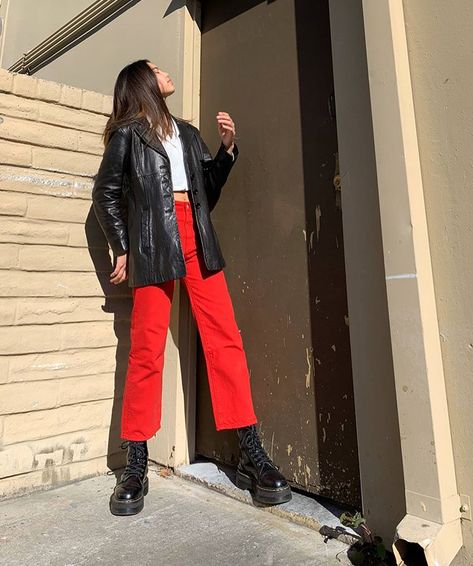 Boring Mood, Red Jeans Outfit, Outfit Pantalon Rojo, Red Pants Outfit, Outfits Con Jeans, Red Trousers, Red Jeans, Red Pants, Red Outfit