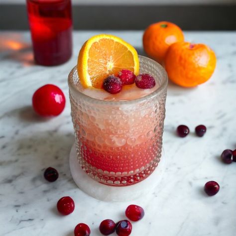 Cranberry Orange Fizz Cocktail - Styled By Daisies Cranberry Orange Fizz, Cranberry Orange Fizz Cocktail, Cranberry Fizz Poppi, Cranberry Orange Gin Fizz, Cranberry Fizz Cocktail, Cranberry Ginger Ale Cocktail, Cranberry Cocktails, Ginger Ale Cocktail, Cranberry Ginger Ale