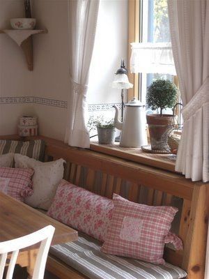 Cottage House Interior, Cottagecore House, Cozy Cottage Kitchen, Cottage Interiors, Cozy Decor, Cottage Living, Country Farmhouse Decor, Farmhouse Living, Apartment Design