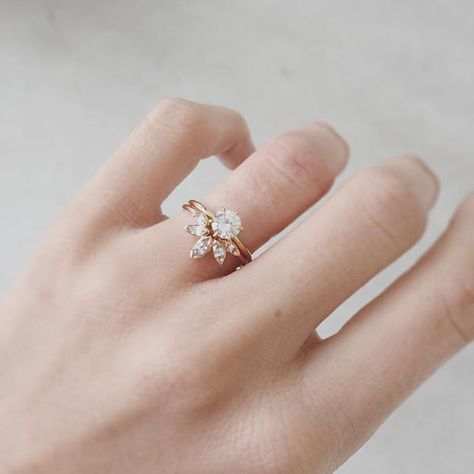 In actual love with this unique engagement ring and wedding band combo by @nataliemariejewellery #bmloves #engagementring #weddingring #ring Antique Engagement Ring, Bridal Musings, Wedding Rings Unique, Rose Gold Engagement, Wedding Rings Vintage, Rose Gold Engagement Ring, Gold Engagement Rings, Engagement Ring Settings, Unique Engagement Rings