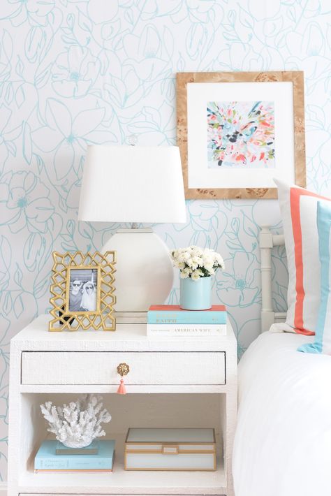 Kristy Wicks, Preppy Bedroom, Nightstand Decor, Living Room Redo, Preppy Room, Room Redo, Bedroom Night Stands, Décor Diy, Room Inspiration Bedroom