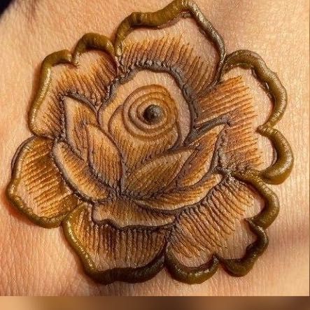 Mehndi lover❤️ | WhatsApp Channel Back Hand Patch Mehndi Designs, New Flowers Mehndi Designs, Henna Practice Designs, Roses Mehendi Design, Mehandi Flowers Design, Mehendi Rose, Mehndi Designs Flowers, Mehndi Flower Designs, Mehendi Patches