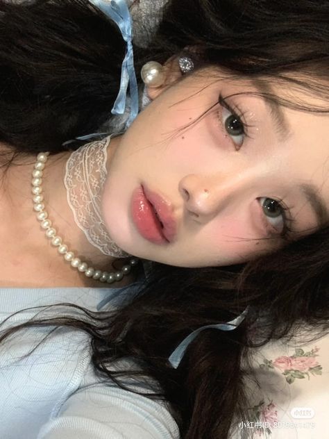 Eye Makeup Soft, Sheer Lip Color, Flushed Cheeks, Soft Makeup Looks, Doll Eye Makeup, Casual Makeup, Ulzzang Makeup, Ethereal Makeup, Neutral Makeup