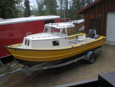 Cabin Cruisers For Sale, Wood Boat Building, Houseboat Living, Sport Fishing Boats, Plywood Boat, Classic Wooden Boats, Wooden Boat Building, Diy Boat, Boat Building Plans