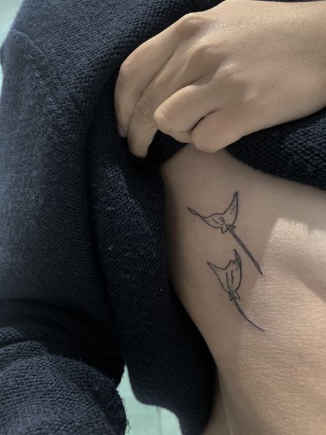 Tropical Rib Tattoo, Marine Life Spine Tattoo, 3 Sharks Tattoo, Cute Simplistic Tattoos, Marine Biology Tattoo Ideas, Small Ocean Themed Tattoos, Marine Biology Tattoo, Shark Spine Tattoo, Marine Life Tattoo