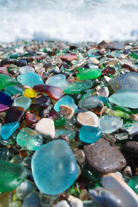 These colorful beaches are ideal destinations for aspiring treasure hunters. Beach Glass Crafts, Treasure Hunters, Rock Hunting, Ocean Treasures, Sea Glass Beach, Sea Glass Crafts, Beach Beauty, Beach Crafts, Beach Combing