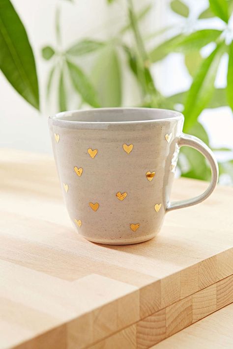 Pottery Heart, Heart Mug, Pottery Painting Designs, Keramik Design, Cute Coffee Mugs, Cute Mugs, Coffee Addict, Cups And Mugs, Ceramic Mugs