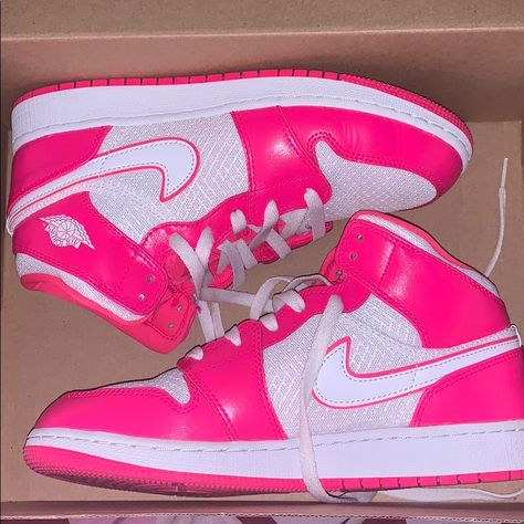 Nike Rosa, Παπούτσια Nike Free, Pink Nike Air, Rave Shoes, Nike Shoes Women Fashion, Pink Jordans, Pink Nike Shoes, Nike Shoes Girls, Nike Fashion Shoes