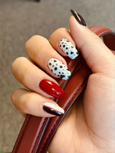 Cruella Nails 101 Dalmatians, Cruela Nails, Dalmatian Nails Cruella Deville, Dalmation Nail Designs, Cruella Hair Inspiration, Cruella Inspired Nails, Cruelly Deville Nails, Cruella Nail Designs, 101 Dalmatian Nails