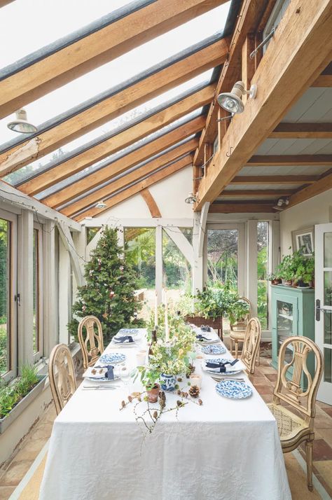 Conservatory Interiors Ideas, Luxe Dining Room, Rustic Outdoor Spaces, Christmas Table Ideas, Conservatory Decor, Conservatory Interior, Indoor Outdoor Dining, Snug Room, Conservatory Dining Room