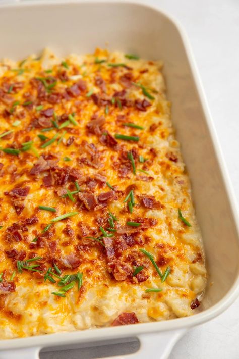 Creamy low-carb Cauliflower Mac and Cheese with caramelized onions and crispy bacon for the cheesiest, dreamiest holiday side dish! Loaded Baked Potato Casserole, Mac And Cheese Casserole, Cheesy Mac And Cheese, Holiday Side Dish, Cauliflower Mac And Cheese, Baked Potato Casserole, Holiday Side, Easy One Pot Meals, Low Carb Sides