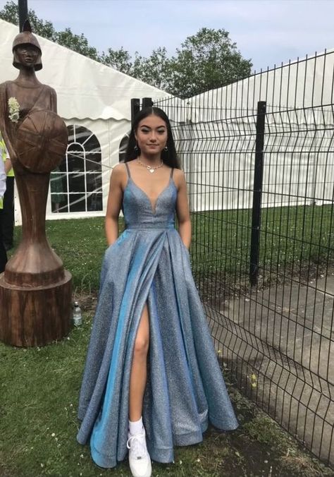 Green Quinceanera, Green Quince, Mexican Candy, Gaun Fashion, Classy Prom Dresses, Red Dresses Classy, Stunning Prom Dresses, Dresses Green, Dresses Quinceanera