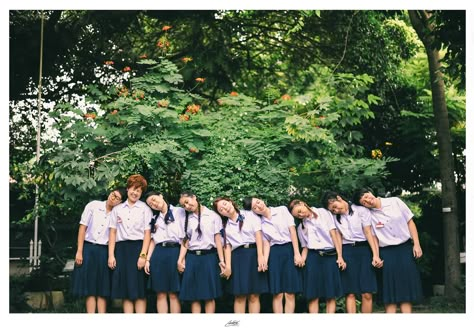 Class Photoshoot, Yearbook Photoshoot, Group Photo Poses, Graduation Photography Poses, Group Poses, Graduation Picture Poses, 사진 촬영 포즈, Graduation Photography, Photo Grouping