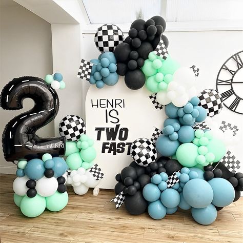 Fast Birthday Decorations, Two Fast Birthday, 2nd Birthday Party For Boys, Race Car Themes, 2nd Birthday Boys, Fest Temaer, Bee Birthday Party, Boy Birthday Decorations, Its A Boy Balloons