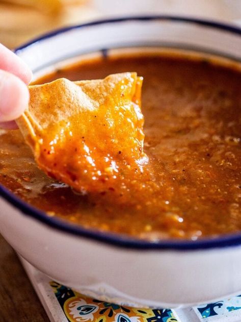 Red Chili Salsa Recipe, Tomatillo Red Chili Salsa, Chili Salsa Recipe, Red Chili Salsa, Chili's Salsa Recipe, Amazing Chili, Mexican Cuisine Recipes, Mexican Salsa Recipes, Mexican Dips