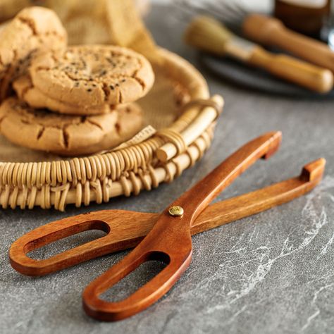 Made of natural Namu Wood, eco-friendly. Practical kitchen tongs, applicable for serving bread, toast, dessert, salad, fruit, etc. Toast Dessert, Salad Bacon, Bacon Steak, Wooden Kitchen Accessories, Bamboo Food, Scissors Design, Kitchen Tongs, Salad Tongs, Salad Fruit